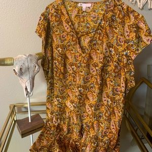 Beautiful Paisley print yellow short sleeve blouse, size XL